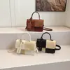 Bolso retro de nicho para mujer, nuevo bolso cuadrado pequeño casual de moda otoño 2026, bolso de hombro con textura de alta calidad