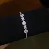 Belleza en su máxima expresión~ Pulsera de flor con forma de diamante de circón de diamante brillante, sensación de lujo ligero y alta gama, joyería dulce y de moda para mujer