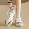 Tênis Branco Novo da Primavera 2026 para Mulheres, Estilo Coreano Ins Casual Esportivo Versátil para Estudantes, Estilo de Rua K5208