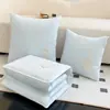 Almohada y Colcha Plegable Dos en Uno Estilo Francés Lujo Ligero Cojín para Coche Manta para Siesta en la Oficina Manta para Aire Acondicionado