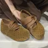 Novos sapatos femininos de outono, versáteis, estilo francês, com aumento de altura, sem cadarço, sola macia e design estiloso de bolinhas, para uso ao ar livre