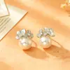 Brincos populares de flor e pérola da moda, de alta qualidade, estilosos, elegantes, design único, brincos de nicho para mulheres