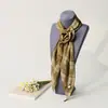 Bufanda de gasa con forma de diamante para mujer, estilo coreano, estampado a cuadros, bufanda larga para el cuello con hebilla de bufanda de flor de rosa tridimensional, cinta elegante