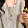 Collar Tejido de Flores Estilo Vacaciones en la Playa para Mujer, Colgante de Cuello con Diseño de Nicho, Accesorio Decorativo Retro Bohemio