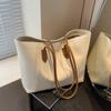 Bolsas Populares deste Ano para Mulheres 2025 Novo Estilo de Inverno para o Trabalho Bolsa de Ombro Texturizada Bolsa Tote de Grande Capacidade