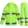 Capa de Chuva Fluorescente Verde e Amarela de Camada Dupla com Padrão de Grade Azul para Tráfego e Limpeza Urbana, Conjunto Dividido Refletivo para Administração Rodoviária, Tipo Dividido à Prova de Chuva Forte