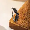 Anillo de Luz de Zirconia Incrustada en Oro Real Chapado en Cobre Transfronterizo Europeo y Americano Lujo Ligero Sensación de Alta Gama Anillo para el Dedo Joyería de Mano Versátil Fabricante Venta al por Mayor en Stock