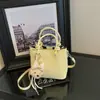 Bolso cruzado transfronterizo 2026 estilo coreano nuevo para mujer, bolso tipo cubo de diseño nicho, bolso de mano y bolso de hombro de moda personalizado