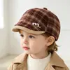 Gorra de Plaid para Bebé Otoño Invierno, Boina Bordada de Pana con Visera Corta para Bebé, Gorra de Plaid Versátil Unisex para Niño Pequeño