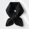 Bufanda de cachemir para mujer otoño e invierno corta color liso versátil estilo coreano tejida a punto de cruz perforada bufanda pequeña gruesa cálida