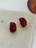 Aretes Metálicos Borgoña para Mujer, Diseño Único de Nicho, Nuevo Estilo Popular, Lujo Ligero, Sensación de Alta Gama, Elegantes Aretes de Botón