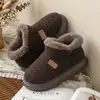 Nuevas zapatillas de felpa y algodón para invierno 2026 para mujer, forradas de forro polar y engrosadas, adecuadas para usar en interiores y exteriores, antideslizantes, estilo de pareja, zapatillas de algodón para hombre