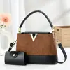 Bolsa de Mão Retro de Luxo para Mulheres 2025 Novo Estilo Moda Acessível Versátil Bolsa de Ombro Transversal Elegante Bolsa Saco