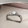 Anillo de Diamante Imitación Mossang de Cinco Garras Estilo Ins Simple de Moda Regalo para Pareja Moda Alto Sentido Temperamento Anillo Versátil