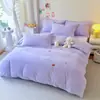 Conjunto de cuatro piezas de terciopelo para bebé, grueso, cálido, agradable a la piel, bordado de lujo de alta gama, conjunto de tres piezas de color sólido por ambos lados para dormitorios de estudiantes