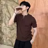 Camiseta de punto para hombre de manga corta con cuello Henry, estilo old money, corte ajustado, business casual, seda de hielo, verano, venta al por mayor de fábrica transfronteriza