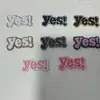 Mismo estilo que Xiaohongshu Sí letra plástico accesorios DIY funda de teléfono Crocs pinza para el pelo pegatinas creativas para refrigerador accesorios