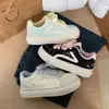 Zapatos casuales estilo universitario para mujer 2026 otoño nuevo de moda diseño versátil para estudiante zapatillas deportivas de suela gruesa versión coreana