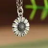Collar Colgante de Plata Tailandesa para Mujer Ciervo Dorado Pie de Rey Plata 990 Vintage Antiguo Moda para el Cuello Girasol Artístico Elegante