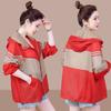 2025 Primavera y Otoño Nuevo Color Contraste Talla Grande Bloqueador Solar para Mujer Suelto Casual con Capucha UV Bloqueador Solar Abrigo Delgado Trendy