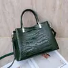 Colección nueva 2026: bolso tote de alta gama y gran capacidad con un diseño de piel con patrón de cocodrilo de primera capa, adecuado para ir al trabajo y se puede llevar como bolso de hombro o bolso cruzado.