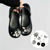 Accesorios para zapatos Croc, piezas para armar tú mismo, flores metálicas tridimensionales de lujo ligero con diamantes y perlas, hebillas de zapato desmontables, decoración de superficie de zapato