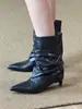 Coleção Outono/Inverno 2026 estilo coreano: botas de tornozelo de bico fino, salto baixo fino, plissadas e com babados, botas de cano alto da moda e botas curtas para mulheres