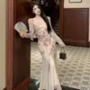 Vestido Camisola de Retalhos em Renda com Decote Quadrado Tie-Dye, Modelagem Justa, Estilo Verão Feminino, Cintura Marcada, Aderente ao Corpo, Cauda de Peixe Longo