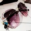 Óculos de Sol Estilo Novo 2023 para Mulheres com Proteção UV e Solar para Rostos Redondos, Efeito Emagrecedor Óculos de Sol Populares com Strass para Mulheres, Tendência K-Style do Instagram