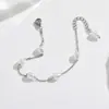 Pulsera de Perlas Minimalista Europea y Americana Estilo Francés Nicho para Mujer, Nueva Joyería Elegante Estilo Francés Inspirada en Chanel de Alto Valor que No se Desvanece