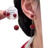 Pendientes largos elegantes con borlas rojas y perlas de nicho, dos pendientes de diseño superior.