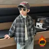9761 Camisa Grossa para Meninos com Lã Outono e Inverno 2026 Novo Estilo Jaqueta para Menininho Camisa Grossa Infantil Tendência Tendência