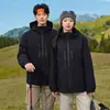 Nueva chaqueta outdoor de estándar nacional para hombres y mujeres, abrigo de senderismo tres en uno a prueba de viento e impermeable, ropa para montañismo y esquí con logotipo personalizado