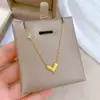 [Aço titânio corpo inteiro] Colar de ouro maciço estilo minimalista com zircônia em formato de coração de pêssego para mulheres, corrente para clavícula de celebridade da internet