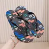 Chanclas de verano para mujer, nuevas y famosas en Internet, antideslizantes, para playa, playa, moda, con clip, antideslizantes, para exteriores, combinables.