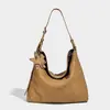 Bolso Tejido con Tacto de Gamuza Otoño e Invierno 2025 Nuevo Nicho Simple Versátil Bolso de Hombro para Viajar Gran Capacidad Bolso de Mano