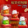 Figura de gato de la suerte de Año Nuevo más vendida, alimentada por energía solar, con movimiento automático de saludo, perfecta como decoración del hogar, regalo de inauguración o amuleto de la suerte para la buena fortuna. Disponible al por mayor
