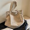 Corduroy bag mulheres de grande capacidade 2023 novo outono e inverno all-match shoulder bag high sense classe commuter tote bag