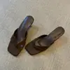 Zapatos de Tacón Alto con Tira de Dedo Cuadrado Retro Estacional First Encounter para Mujer, Estilo Vacacional, Moda Minimalista, Sandalias Cómodas para Exteriores
