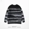 Diseño degradado estilo americano, suéter único de rayas blancas y negras con cuello redondo para hombre, simple, relajado, top de punto de corte holgado, versátil