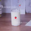 Taza de Vidrio Transparente Resistente al Calor de Alto Borosilicato con Impresión de Fresas, Estilo Ins Lindo Femenino, Corazón Calentado, con Tapa y Popote para Jugo de Leche