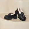 Mocassins de Couro com Solado Grosso e Forro de Lã Estilo Britânico para Mulheres 2025 Novo Outono e Inverno Sapatos de Couro Pequenos Peludos Quentes Sapatos de Algodão de Uma Sola