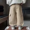 Calça de Primavera e Outono para Meninos 2026 Novo Estilo Versão Coreana Infantil Calça Cargo Roupa de Primavera para Menino Calça Banana Solta com Vários Bolsos