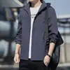 Chaqueta de hombre de moda, cortavientos e impermeable para primavera y otoño, chaqueta versátil de moda casual para exteriores para parejas
