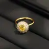 Anillo Bicolor de Diamante Amarillo y Blanco Giratorio, Elegante y Exquisito, Anillo Versátil Chapado en Oro de Tamaño Ajustable para Mujer