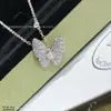 Collar Mariposa de Oro Blanco y Oro Rosa de 18K con Diamantes Completos, Turquesa, Nácar Blanco, Piedras Preciosas Rosas, Amarillas y Azules, Cadena de Clavícula con Diamantes