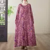 Foto Real de Vestido Largo de Manga Larga Estampado Redondo Holgado Talla Grande de Algodón y Lino para Mujer de Talla Grande, Adecuado para Vacaciones