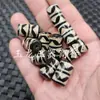 Dientes de tigre blancos y negros cuentas de jade sueltas doble diente de tigre ágata camino recto pulsera collar accesorios cuentas
