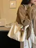 Bolsos transfronterizos de moda 2026 nuevos bolsos de hombro con cadena otoño/invierno bolsos cruzados tipo cubo de moda nicho