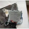 Bolsa Casual de Tela de Nylon para Mujer Estilo Coreano 2025 Nueva Moda Bolso de Mano Ligero Bolso Cubo de Hombro Cruzado Literario